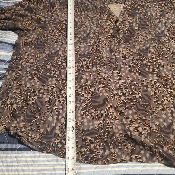 Torrid Sz 3X Harper Leo Zebra Gray Pink Animal Print Popover Blouse Pockets - Picture 11 of 11